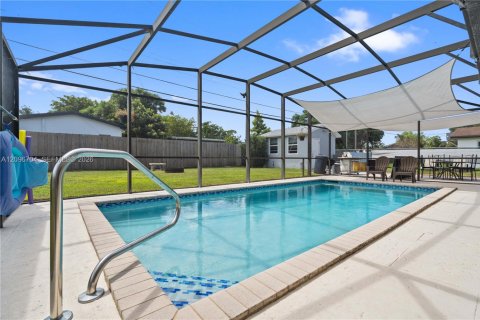 House in Cutler Bay, Florida 3 bedrooms, 113.15 sq.m. № 2390479 - photo 5