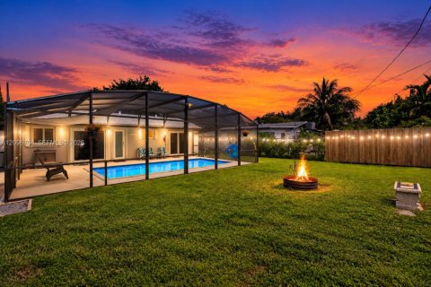 House in Cutler Bay, Florida 3 bedrooms, 113.15 sq.m. № 2390479 - photo 18