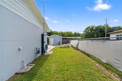 House in Cutler Bay, Florida 3 bedrooms, 113.15 sq.m. № 2390479 - photo 7