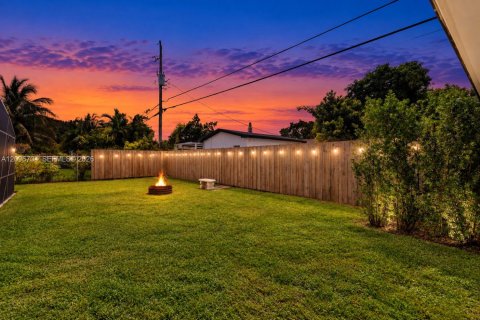 House in Cutler Bay, Florida 3 bedrooms, 113.15 sq.m. № 2390479 - photo 20