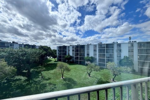 Снять в аренду кондоминиум в Мирамар, Флорида 2 спальни, 77.29м2, № 1953696 - фото 3