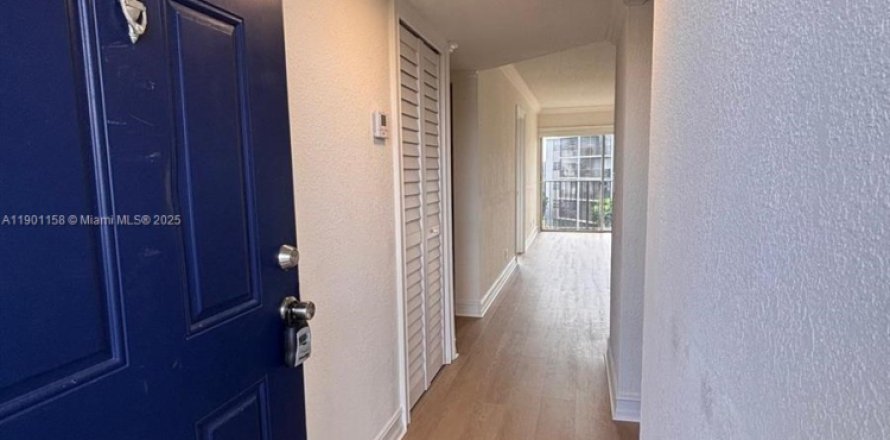 Кондоминиум с 2 спальнями в Мирамар, Флорида № 1953696