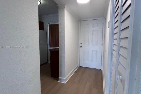 Снять в аренду кондоминиум в Мирамар, Флорида 2 спальни, 77.29м2, № 1953696 - фото 8