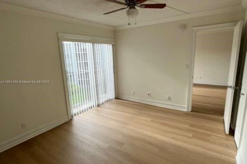 Снять в аренду кондоминиум в Мирамар, Флорида 2 спальни, 77.29м2, № 1953696 - фото 10