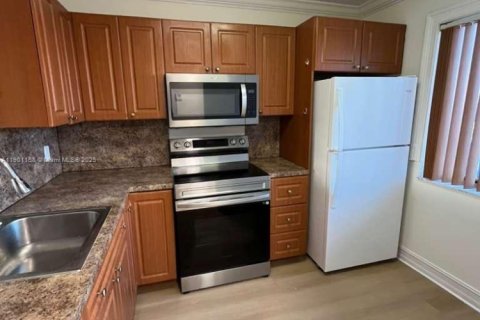 Снять в аренду кондоминиум в Мирамар, Флорида 2 спальни, 77.29м2, № 1953696 - фото 5