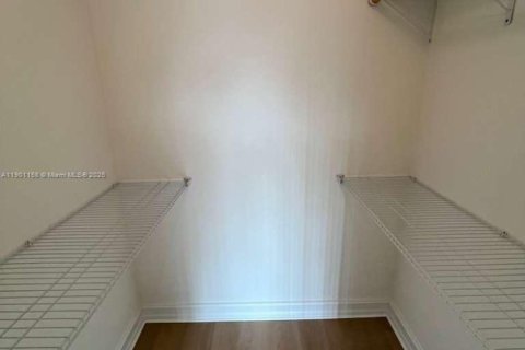 Снять в аренду кондоминиум в Мирамар, Флорида 2 спальни, 77.29м2, № 1953696 - фото 11