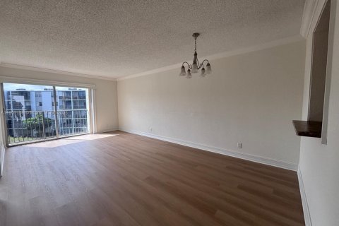 Снять в аренду кондоминиум в Мирамар, Флорида 2 спальни, 77.29м2, № 1953696 - фото 2