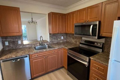 Снять в аренду кондоминиум в Мирамар, Флорида 2 спальни, 77.29м2, № 1953696 - фото 4