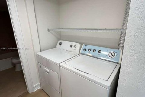 Снять в аренду кондоминиум в Мирамар, Флорида 2 спальни, 77.29м2, № 1953696 - фото 13