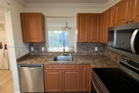 Снять в аренду кондоминиум в Мирамар, Флорида 2 спальни, 77.29м2, № 1953696 - фото 6