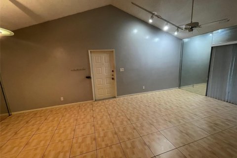 Condo in Oakland Park, Florida, 3 bedrooms  № 2088278 - photo 9