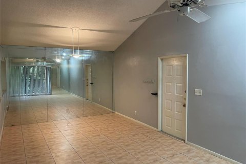 Condo in Oakland Park, Florida, 3 bedrooms  № 2088278 - photo 14