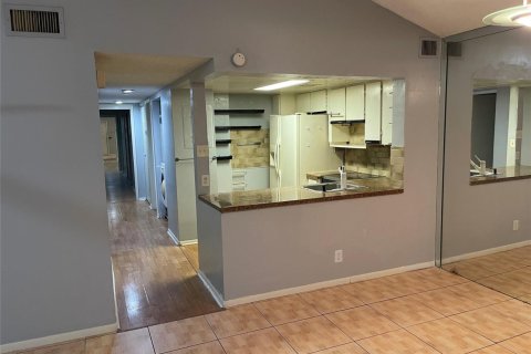 Condo in Oakland Park, Florida, 3 bedrooms  № 2088278 - photo 13