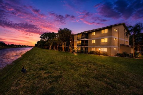 Condo in Oakland Park, Florida, 3 bedrooms  № 2088278 - photo 4