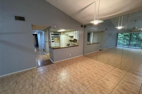 Condo in Oakland Park, Florida, 3 bedrooms  № 2088278 - photo 11