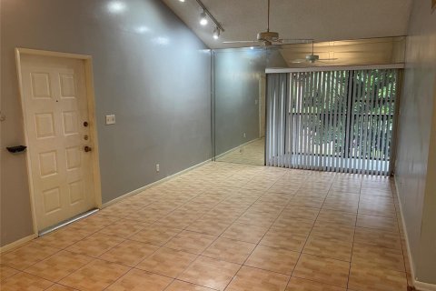 Condo in Oakland Park, Florida, 3 bedrooms  № 2088278 - photo 18