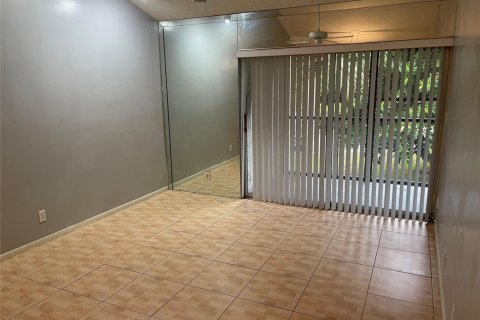 Condo in Oakland Park, Florida, 3 bedrooms  № 2088278 - photo 10
