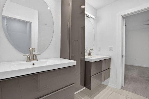 Casa en venta en Tampa, Florida, 5 dormitorios, 287.53 m2 № 2259034 - foto 25