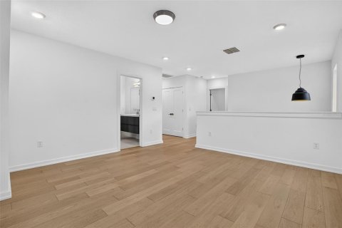 Casa en venta en Tampa, Florida, 5 dormitorios, 287.53 m2 № 2259034 - foto 16