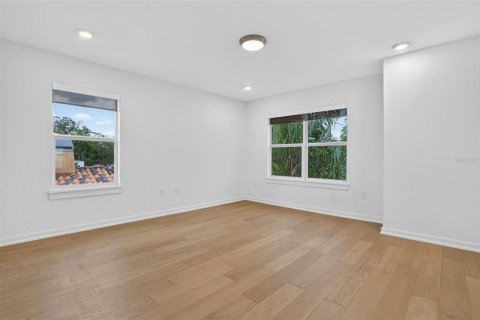 Casa en venta en Tampa, Florida, 5 dormitorios, 287.53 m2 № 2259034 - foto 15