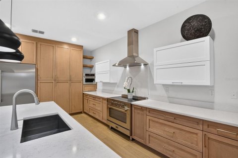 Casa en venta en Tampa, Florida, 5 dormitorios, 287.53 m2 № 2259034 - foto 10