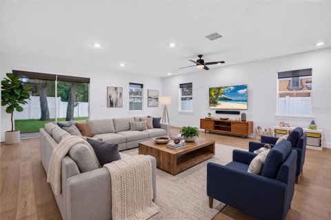 Casa en venta en Tampa, Florida, 5 dormitorios, 287.53 m2 № 2259034 - foto 4