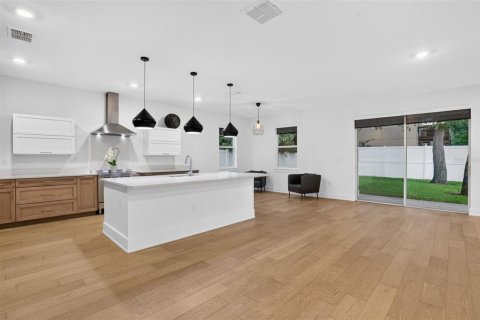 Casa en venta en Tampa, Florida, 5 dormitorios, 287.53 m2 № 2259034 - foto 7