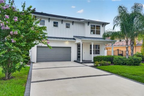 House in Tampa, Florida 5 bedrooms, 287.53 sq.m. № 2259034