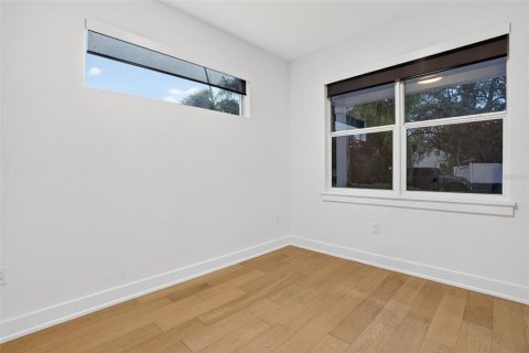 Casa en venta en Tampa, Florida, 5 dormitorios, 287.53 m2 № 2259034 - foto 12