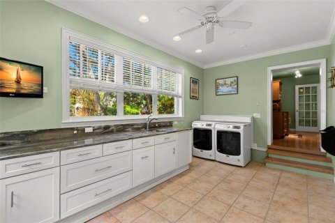 House in Saint Petersburg, Florida 3 bedrooms, 219.62 sq.m. № 1911352 - photo 26