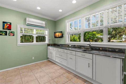 House in Saint Petersburg, Florida 3 bedrooms, 219.62 sq.m. № 1911352 - photo 27