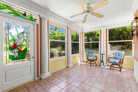 House in Saint Petersburg, Florida 3 bedrooms, 219.62 sq.m. № 1911352 - photo 18