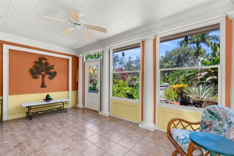 House in Saint Petersburg, Florida 3 bedrooms, 219.62 sq.m. № 1911352 - photo 19