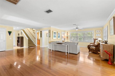 House in Saint Petersburg, Florida 3 bedrooms, 219.62 sq.m. № 1911352 - photo 10