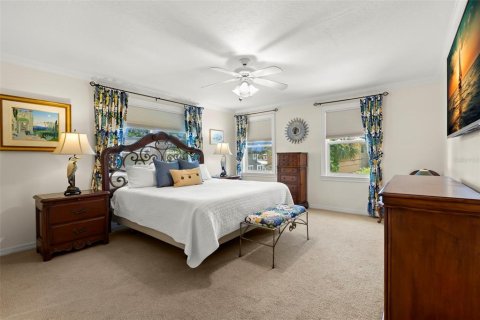 House in Saint Petersburg, Florida 3 bedrooms, 219.62 sq.m. № 1911352 - photo 29