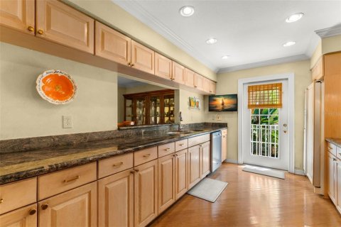 House in Saint Petersburg, Florida 3 bedrooms, 219.62 sq.m. № 1911352 - photo 14