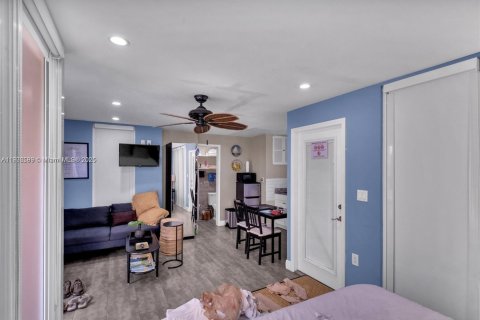 Villa ou maison à louer à Miami, Floride: 37.16 m2 № 1957129 - photo 7