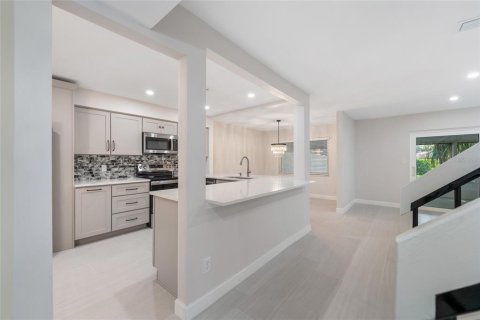 Touwnhouse à vendre à Orlando, Floride: 3 chambres, 161.84 m2 № 2224922 - photo 2