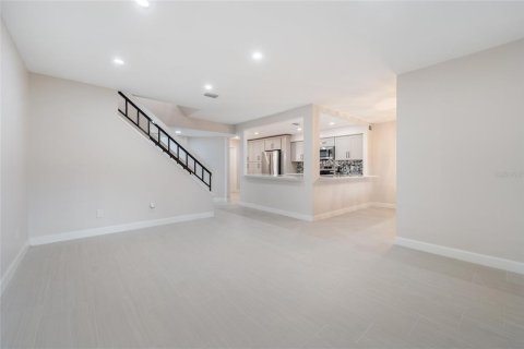 Touwnhouse à vendre à Orlando, Floride: 3 chambres, 161.84 m2 № 2224922 - photo 4