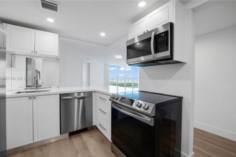 Apartment in Miami, Florida 2 bedrooms, 119.94 sq.m. № 2066999 - photo 5