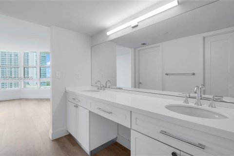 Apartment in Miami, Florida 2 bedrooms, 119.94 sq.m. № 2066999 - photo 23