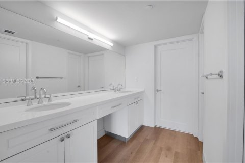 Apartment in Miami, Florida 2 bedrooms, 119.94 sq.m. № 2066999 - photo 22