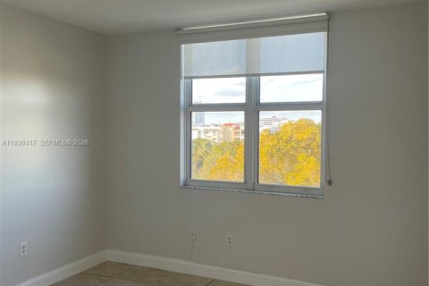 Condominio en alquiler en Coral Gables, Florida, 2 dormitorios, 96.34 m2 № 1998334 - foto 25