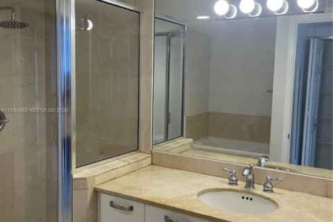 Condominio en alquiler en Coral Gables, Florida, 2 dormitorios, 96.34 m2 № 1998334 - foto 23