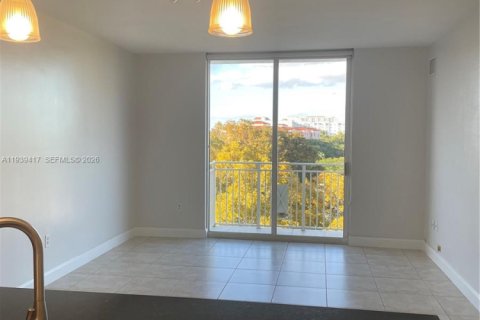 Condominio en alquiler en Coral Gables, Florida, 2 dormitorios, 96.34 m2 № 1998334 - foto 26