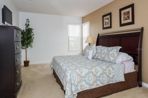House in Davenport, Florida 5 bedrooms, 277.22 sq.m. № 1218563 - photo 10
