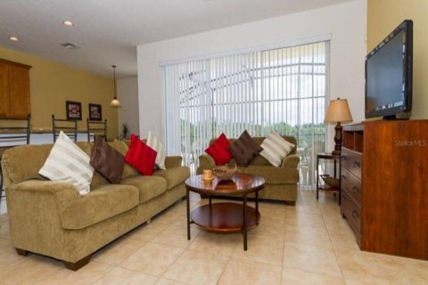 House in Davenport, Florida 5 bedrooms, 277.22 sq.m. № 1218563 - photo 5