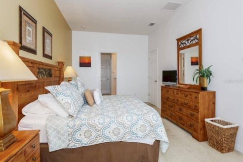 House in Davenport, Florida 5 bedrooms, 277.22 sq.m. № 1218563 - photo 9