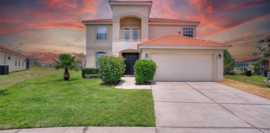 House in Davenport, Florida 5 bedrooms, 277.22 sq.m. № 1218563