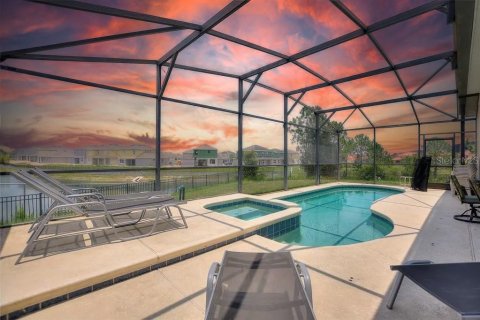 House in Davenport, Florida 5 bedrooms, 277.22 sq.m. № 1218563 - photo 2